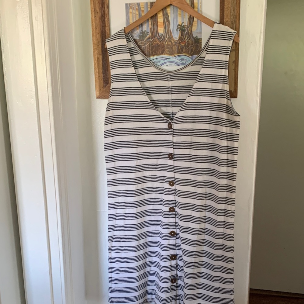 Sleeveless Button-Front Striped Sundress - White & Black